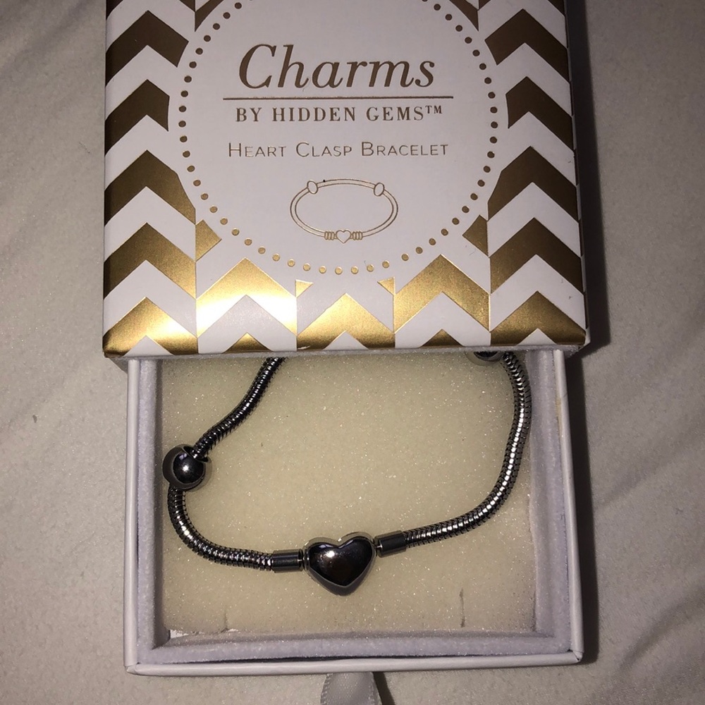 💗2 for $10💗Heart Clasp Bracelet - Picture 3 of 3